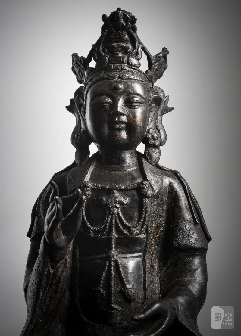 A large bronze figure of Guanyin seated on a lotus pedestal - 图4